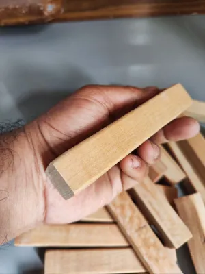 kayu cendana 12cm x 2cm x 2cm isi 10 batang