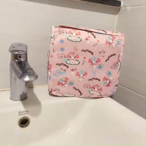 👍 กระเป๋าใส่อุปกรณ์แขวนในห้องน้ำ งานสวย งานผ้าร่ม กันน้ำ ลาย SANRIO ขนาดหลังกาง 25×20×9 นิ้ว ขนาดหลังพับ 9×9.5 นิ้ว