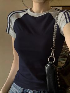 เสื้อยืดคอกลมแขนสั้นทรงสลิมฟิตสำหรับผู้หญิงในช่วงฤดูร้อน ทรงเข้ารูปเอวสูง สไตล์ลำลอง สีเข้ม