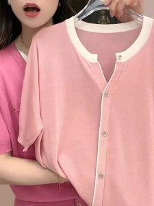 เสื้อยืดไหมน้ำแข็งถักลายทางแขนสั้นผู้หญิงฤดูร้อนใหม่ไซส์ใหญ่ เสื้อคลุมกระชับสัดส่วน เสื้อคลุมปกติ แขนยาว คอวี ปกติ