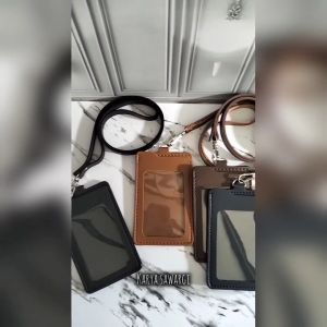 ID Card Holder Name Tag Kulit: Aksesori Bisnis Praktis