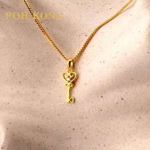 POH KONG 750/18K Yellow Gold Heart’s Secret Diamond Key Pendant