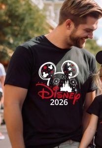 เสื้อยืดลายครอบครัวธีมคริสต์มาส ดิสนีย์ 2026 ผ้าฝ้าย ให้บรรยากาศคริสต์มาส สำหรับฤดูใบไม้ร่วงและฤดูหนาว สไตล์ฮาราจูกุ เสื้อผ้าสำหรับพ่อแม่และเด็ก