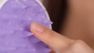 Silicone Shampoo Brush Scalp Massage Comb Clean The Scalp Thoroughly Body Massage Brush Bath Brush