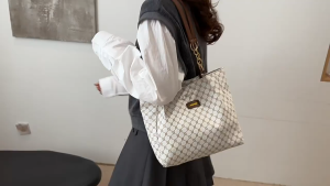 1844 ( READY STOCK ) PU SLING BAG EU FASHION HOUSE