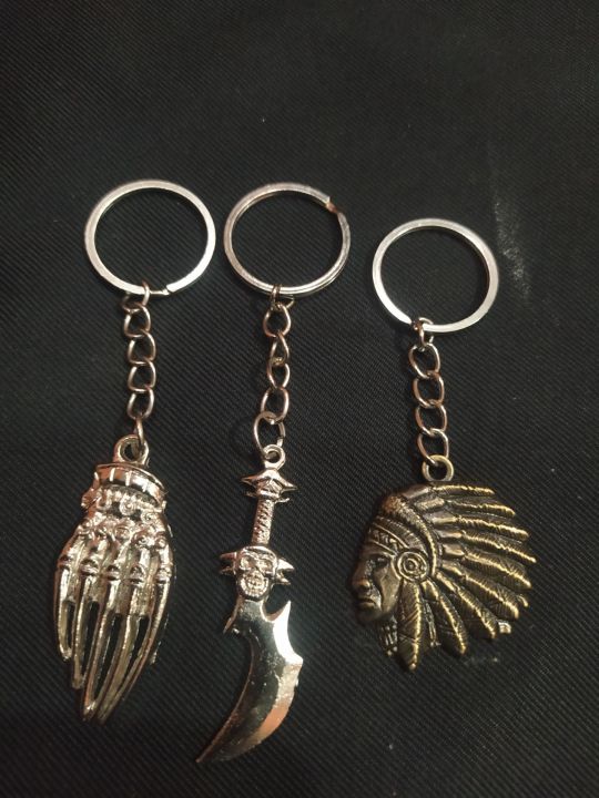 Gantungan Kunci Indian Pedang Kratos God Of War Tangan Tengkorak