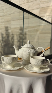Bộ Ấm Trà Khay Bánh Bình Hoa Sứ Cao Cấp Hoa Văn Đúc Nổi - Hàng Chính Hãng Thiết Kế Từ Anh Quốc
