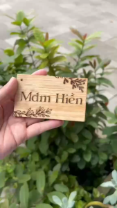 Chạm khắc bảng tên logo thương hiệu để bàn thẻ gỗ | Khắc laser gỗ