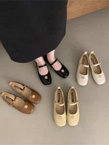 รองเท้าส้นแบน Mary Janes สไตล์เกาหลี ทรงหัวมน พื้นยาง รองเท้าแฟชั่นสำหรับผู้หญิง ฤดูใบไม้ผลิ 2025 รองเท้าหนัง PU ทรงหัวมน