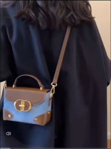2024 Korean Style Womens Bag Fashionable High-End Design Versatile Square Bag for Shoulder or Crossbody Wear