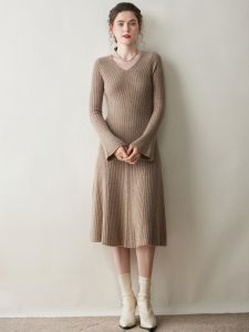 Pure Cashmere Dress ชุดเดรสยาวคลุมเข่าคอวีถักนิตติ้งหรูหราสำหรับผู้หญิง ฤดูใบไม้ร่วง/ฤดูหนาว กระโปรงทรงเอ แขนยาว ทรงเข้ารูป