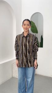 Ixora Tira Oversized Shirt - Kemeja Wanita Oversize Lengan Panjang Motif Abstrak