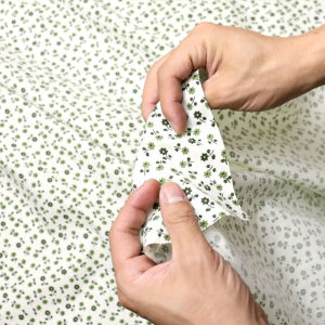 ผ้าเมตร Cotton TC ลายดอกซ่อนกลิ่น พื้นออฟไวท์ ผู้หญิง หน้ากว้าง 45 นิ้ว ผ้าคอตต้อนทีซี ผ้าหลา