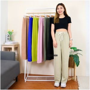 9757# กางเกงขายาว ขา 9 ส่วน สีพื้น ทรงกระบอกกลาง ผ้าวาฟเฟิล เนื้อผ้านิ่ม ใส่สบาย