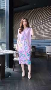 Cutie Minute อก ฟรีไซส์ 36“-65"+ เดรสคอวีผ้าอัดพลีท Premium 2Tone แต่งผสมผ้าลายดอก งานแต่งพู่ดีเทลเก๋ๆ แขนทรงค้างคาว