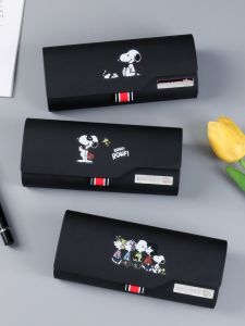 Student Eyeglasses Case Portable Anti-Pressure Cute Snoopy Cartoon Girls Fashionable Sunglasses Case for Near-Sighted Boys And Girls