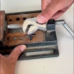 Bộ Khoan Cầm Tay Chữ T Kèm 9 Món Gồm 4 Mũi Taro M3 - M6 Và 4 Mũi Khoan 2.5 - 5.0