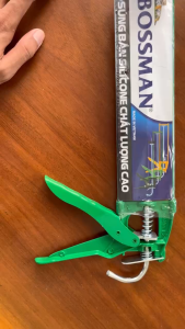 Dụng cụ dành cho keo sillicon súng bắn keo xanh cán sắt BOSSMAN
