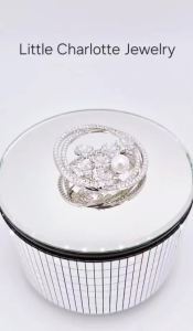 เข็มกลัดเพชร cz ประดับมุกสังเคราะห์ รูปดอกไม้