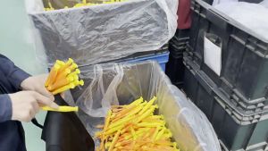 (คละสีให้) แปรงสีฟันผู้ใหญ่ ทำความสะอาดลึกนุ่มนวล บริเวณร่องเหงือกและซอกฟัน Lemeiguo