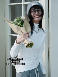 Womens Fleece Lined Long Sleeve White T-Shirt Base Layer Shirt Warm Inner Wear Slim Fit Grey Color Can Be Worn outside in Autumn Winter