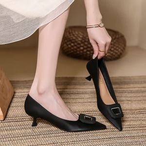Giày Cao Gót Mũi Nhọn Khóa Vuông Cổ Điển Giày Đơn Miệng Nông Thời Trang Hàng Năm Công Việc Thông Thường OL Giày Nữ Đi Làm