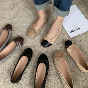 รองเท้าส้นแบนหัวเหลี่ยมสไตล์เกาหลีสำหรับผู้หญิง รองเท้าหนัง PU ทรงแบน หัวแหลม ด้านข้างเปิด ด้านในเป็นยาง พื้นรองเท้าเป็นยาง