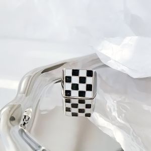 Cincin Elegan Desain Square Chess Board (Adjustable)