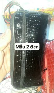 Chiếc ví da Pu hoặc vải cầm tay kích thước dài 18cm và rộng 10 cm có 2 ngăn rất đẹp như hình
