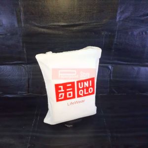 Tote Bag Uniqlo Blacu Resleting 35 x 28 cm: Bahan Berkualitas & Desain Praktis