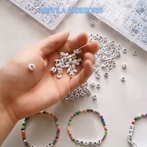 120 PCS Manik Manik Mote Huruf Kotak Hitam Putih Mute Huruf Dadu Manik Alfabet