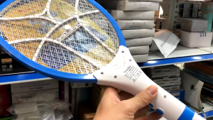 (Chính hãng) Vợt bắt muỗi diệt muỗi bằng lưới điện Rạng Đông -Pin sạc tháo rời -Tích hợp đèn pin chiếu sáng Model VBM02
