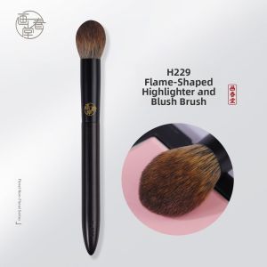 HUACHUNTANG | Highlight & Blush Brush