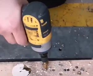 ToolHub อแดปเตอร์ ตัวแปลง ข้อต่อ บล็อกลม หัวแปลงบล็อกลม1/2 เป็นตัวต่อสวมเร็ว ใส่ ดอกไขควง ดอกสว่าน ดอกเจาะ แกนหกเหลี่ยม 1/4