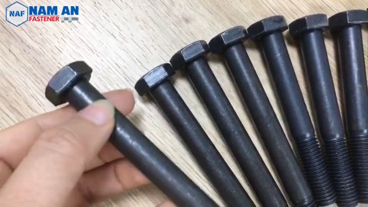 Bulong M16 cấp bền 8.8, bu lông lục giác M16, bu lông 8.8, độ dài: 30-&gt;200 mm. Màu: Đen, Vàng, Trắng