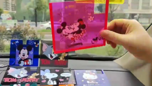 เฟรมฉลากภาษีถนนรถยนต์ ผู้ถือตรารถยนต์อะคริลิคขนาด 3 มม. เฟรมป้ายกำกับภาษีรถยนต์พร้อมการ์ตูนน่ารัก