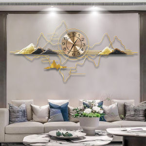 Modern Chinese Style Wall Clock Living Room Decorative Silent Silver Maple Leaf Design Luxury Metal Clock Home Decor Accessories