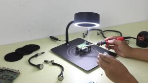 Toolour 12W Welding Smoking Device with 3 Color LED Light 4 Flexible Arms 4 PCB Holder Welding Workbench for Solder Repair
