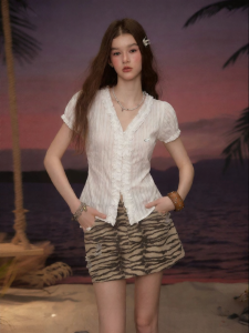 unifree | Áo Blouse V-neck Có Nếp Nhăn và Tay Bồng Sẵn sàng cho Văn phòng