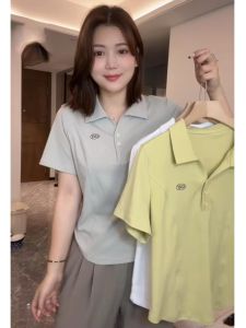 เสื้อยืดคอโปโลแขนสั้นทรงเข้ารูปสำหรับผู้หญิงไซส์ใหญ่ ทรงเข้ารูป คอวี แขนสั้น ทรงเข้ารูป เสื้อผ้าทำงาน ฤดูร้อน 2024