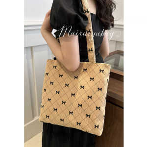 ฤดูร้อน กระเป๋าผ้าแคนวาสความจุขนาดใหญ่ ผู้หญิง กระเป๋าสะพายไหล่เดี่ยวปมผีเสื้อแฟชั่น หลากหลาย กระเป๋าโท้ตพร็อพ