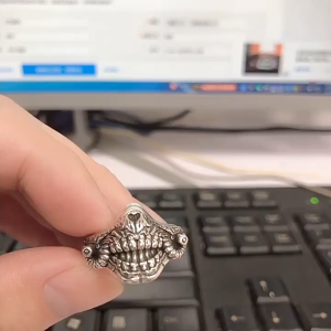 Cincin Retro Pria Desain Topeng Mad Max Ukuran Adjustable