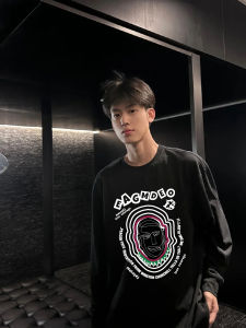 เสื้อยืดคอกลมแขนยาวสีดำ ทรงหลวมสบาย ๆ สำหรับผู้ชาย ผ้าฝ้ายแท้ พิมพ์ลาย แฟชั่นฤดูใบไม้ผลิและฤดูใบไม้ร่วง เสื้อเชิ้ตทรงหลวม