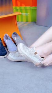 DS รองเท้าผ้าใบผู้หญิง รองเท้าผู้หญิง รองเท้าผ้าใบสไตล์ใหม่ผู้หญิงเดี่ยวรองเท้านุ่มสบายเท้าเดียวเหยียบแม่รองเท้าหนาเพียงผู้เดียวลื่นรองเท้าลำลองสำหรับผู้หญิง รองเท้า รองเท้าผ้าใบ ผญ รองเท้าผ้าไบผ ญ เบอร์ 35-41กันลื่น ระบายอากาศ พื้นนุ่มใสสบาย 4สี