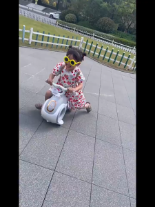 BEIGE Sepeda Anak Balance Bike Musik & Lampu Usia 1-6 Tahun Portabel Bayi Hadiah