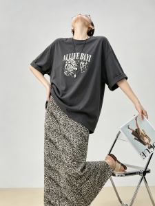 GULILI | Retro Grey Floral Print T-Shirt Leopard Skirt Set