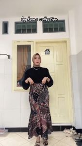 Couple Kemeja Batik Pria Asta Hitam Dan Rok Duyung Plisket S - Jumbo Couple Kebaya Couple Viral