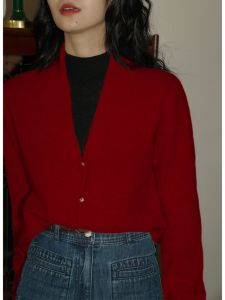 เสื้อคาร์ดิแกนถักคอวีสีแดงสไตล์ย้อนยุคสำหรับผู้หญิง เสื้อคลุมกันหนาวแบบสวมหัวแขนยาว ทรงหลวม สไตล์ฤดูใบไม้ผลิและฤดูใบไม้ร่วง
