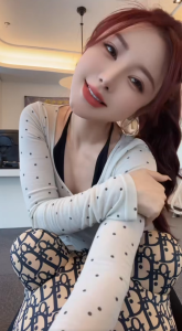 เสื้อยืด เอวลอย แขนยาว สีพื้น เซ็ต2ชิ้น(ติดกัน) แต่งซับในคล้องคอแบบเชือกผูก ครึ่งตัวแบบเย็บติดกัน ผ่าชายผ้าด้านหน้า ปักอักษรที่อก ผ้าโพลิเอสเตอร์ เสื้อครอป  #111