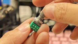 Potensio 6 Pin 10k Drat Stereo Kaki 3-3 Lurus Segi Hijau 103